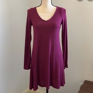 EXPRESS Long Sleeve V-Neck Dress in Burgundy Mini Stretch. Sz XS